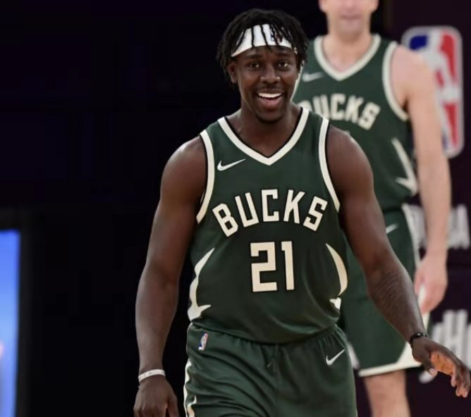  霍勒迪致命抢断雄鹿险胜黄蜂  