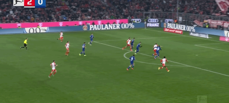  穆西亚拉双响拜仁完胜斯图加特  