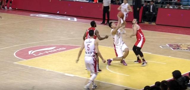 勒沃库森核心球员重伤离场，赛季报销引担忧  